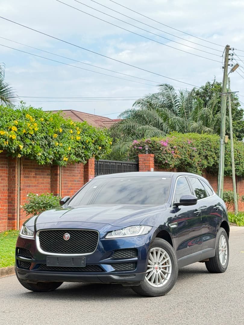 Jaguar F-Pace — navy